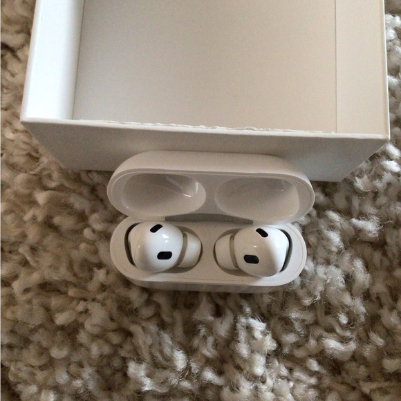 Apple AirPods Pro (2nd Gen) - Picture 9 of 11